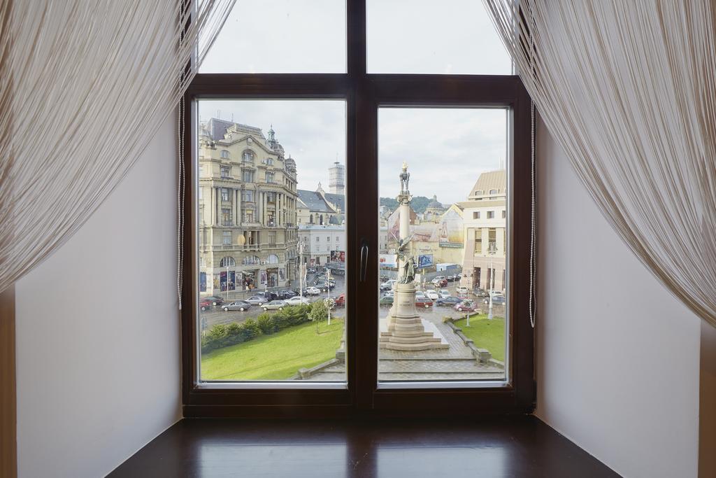 Apartment Mitskevycha Square 5 Lviv Exterior foto